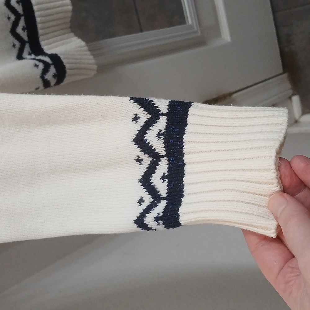 Navy and Off White Patterned Sweater Size Large - Picture 4 of 10